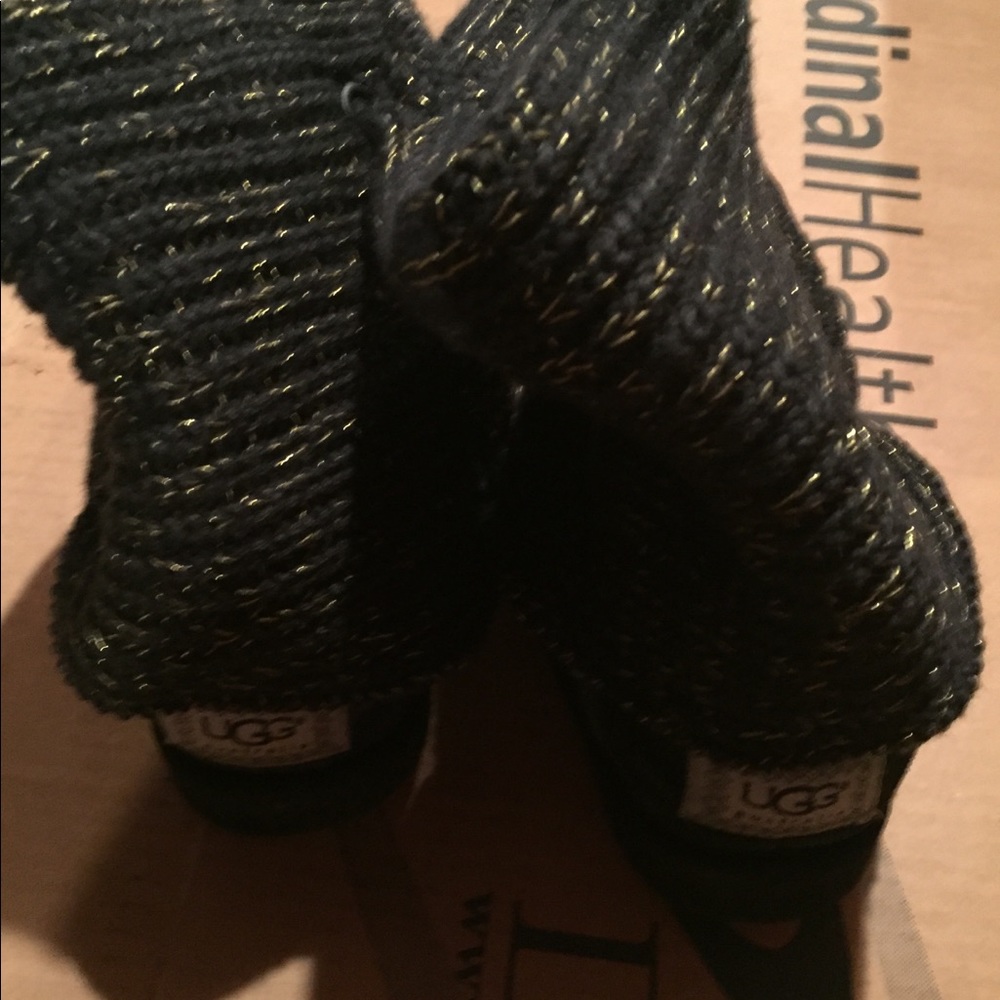 UGG - Picture 3 of 4